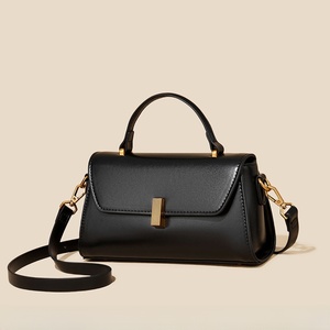 Sac fourre-tout décontracté vintage imperméable pour femme <span class=keywords><strong>avec</strong></span> <span class=keywords><strong>rabat</strong></span> et poignée, sac à bandoulière structuré petit format <span class=keywords><strong>avec</strong></span> fermeture à crochet pour usage quotidien - Product Image 5