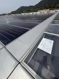 Mái năng lượng mặt trời không thấm nước bipv gắn hệ thống kẽm-nhôm-magiê tráng thép 25yrs + Tuổi thọ cho thương mại công nghiệp - Product Image 2