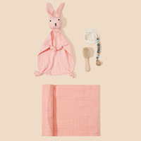 Coffret Cadeau 5 Pièces : Doudou Lapin en Mousseline, Hochet en Bois et Bavoirs pour Bébé - Offre Spéciale
