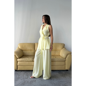 Conjunto de Verano de Dos Piezas de Tela con Estampado de Fresas, Pantalones Cortos por Encima de la Rodilla con Chaleco y Pantalones Largos, Amarillo - Para Conjuntos de Ropa - Product Image 3