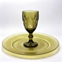 Assiette de présentation en verre bleu marine à bord ondulé et volanté de 13 pouces, peinte à la main, de luxe, pour mariage, réception, hôtel et restauration