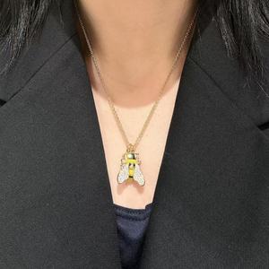 Nouvel ensemble collier et bracelet Abeille Reine de la Planète, Chaîne de clavicule polyvalente et élégante pour femme avec petite abeille haut de gamme - Product Image 3