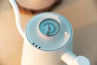 Cafetière à verser moderne en acier inoxydable Ensemble Cuisine Camping Commodité Couvercle Thermomètre Bouilloire Extérieure Conception Plastique