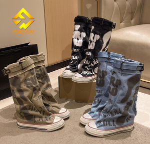 Moda de invierno 2025, zapatillas de deporte con grafiti de alta calidad para mujer, <span class=keywords><strong>botas</strong></span> apiladas, <span class=keywords><strong>botas</strong></span> informales, <span class=keywords><strong>zapatos</strong></span> - Product Image 1