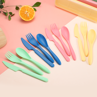 Couverts portables écologiques en paille de blé pour l'extérieur – Faciles à nettoyer et réutilisables – Ensemble de couverts en paille de blé avec étui
