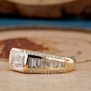 Impresionante anillo de diamantes de joyería fina con banda dividida y un deslumbrante diamante central para propuestas inolvidables. - Product Image 2