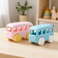 Jouet de dentition et de poussée pour bébé en silicone personnalisé, en forme de bus, sans BPA, sensoriel, avec picots tactiles en silicone, voiture de poussée souple pour soulagement des bébés 3M+