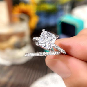 Anillo de compromiso de oro blanco con diamantes de corte princesa para mujer con diamantes laterales, color G, piedra natural DJ037 - Product Image 4