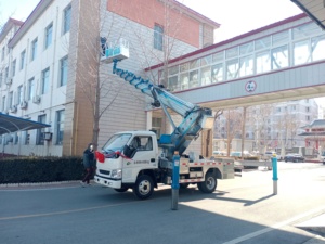 รถกระเช้าบูมลิฟท์ดีเซลแบบขับเคลื่อ<span class=keywords><strong>น</strong></span>ด้วยตัวเอง ขนาด<span class=keywords><strong>กะ</strong></span>ทัดรัด รุ่นใหม่ ขายดี สำหรับยกสิ<span class=keywords><strong>น</strong></span>ค้าขึ้<span class=keywords><strong>น</strong></span>ที่สูงเพื่อเก็บเกี่ยว - Product Image 4