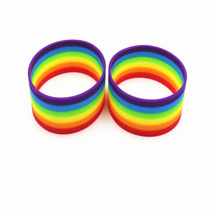 Bracelet en silicone imperméable à rayures arc-en-ciel, nouveau design, impression sérigraphique, logo personnalisé, différentes couches de couleurs, promotionnel - Product Image 4
