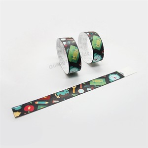 צמיד נייר טייבק חד פעמי דביק בצבעים חמים, צמיד יד מותאם אישית לאירועים, צמיד VIP חד פעמי עם לוגו מותאם אישית - Product Image 5