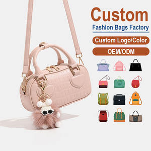 Sac bandoulière authentique en cuir pleine fleur – Design texturé effet pierre avec adorable breloque en peluche |   Tactile, toucher superposé |   Usine sur mesure - Product Image 1