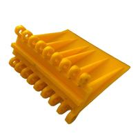 Transportador de Banda Modular de Malla Plástica Serie 800 con Deflectores Elevadores para Líneas de Clasificación y Empaquetado de Cadena Plana