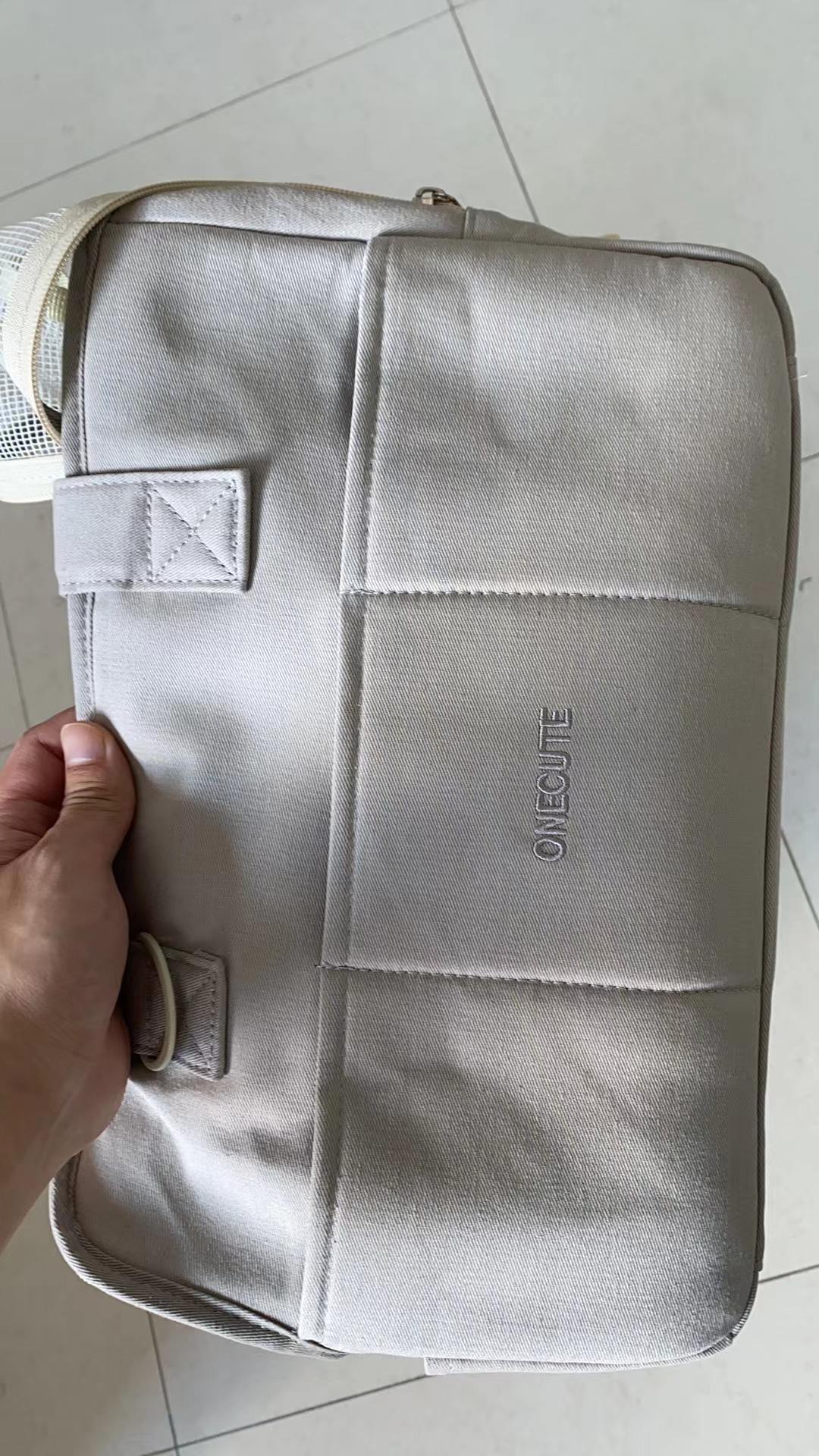 กระเป๋าสีเทา