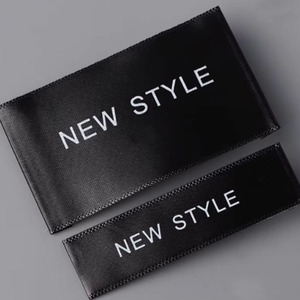 Sang Trọng Tùy Chỉnh Màu Đen <span class=keywords><strong>Satin</strong></span> In Quần Áo Nhãn Bán Buôn Trong Kho Dệt Cổ Nhãn Cho Hàng May Mặc Túi Giày - Product Image 1