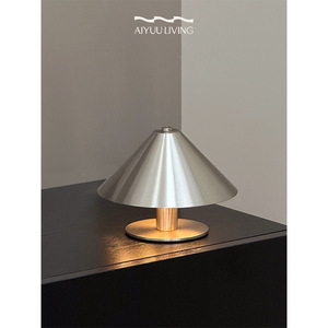 Lampe de table Aiyuu à commande tactile LED pour la maison, la chambre à coucher, le bureau, 12x16x16 cm - Product Image 4