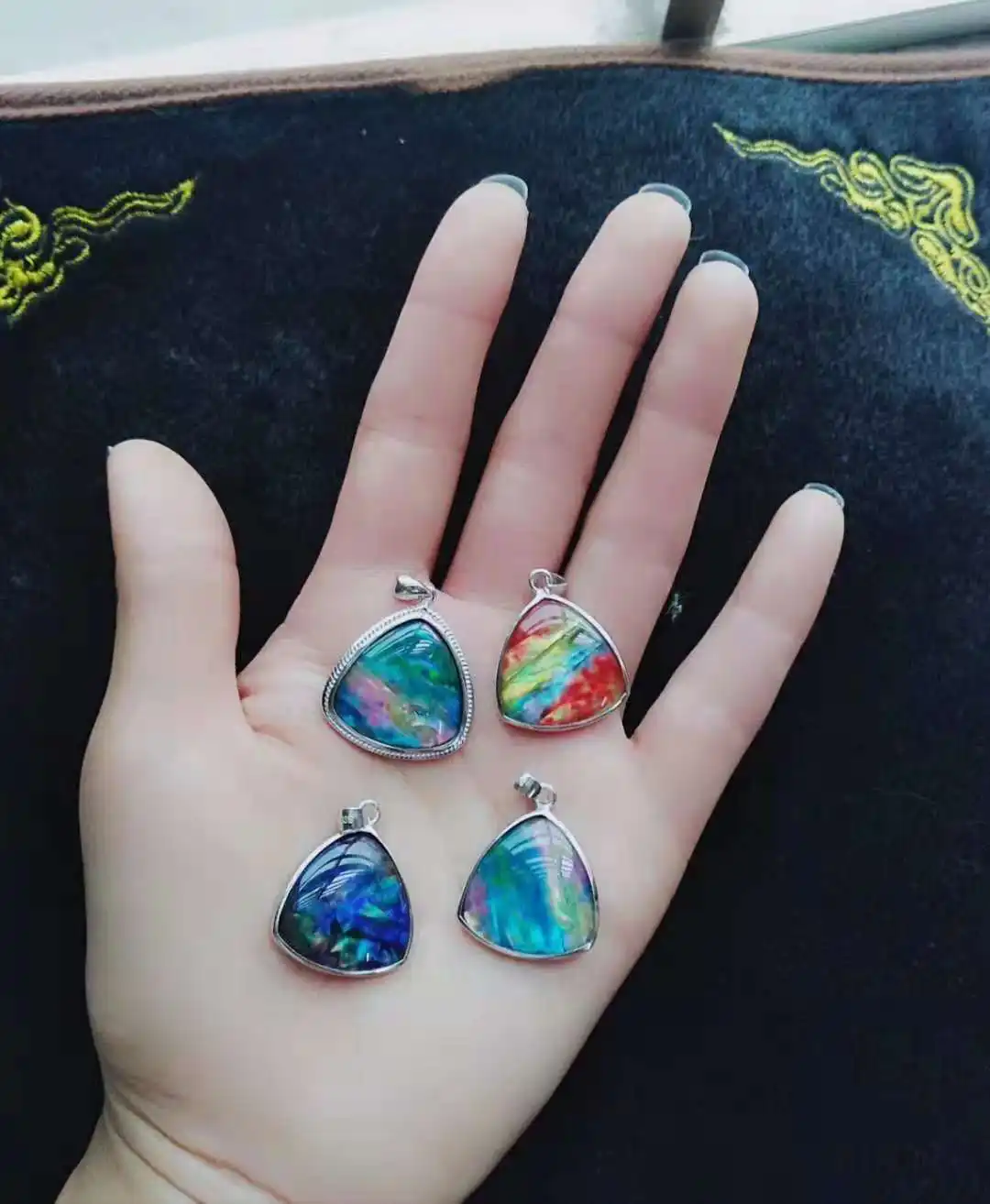 YZ Manufacture Customized Fancy Rainbow Fusion Mottled Quartz Crystal Glass Synthetic Ammolite Stones