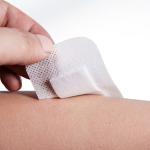 Steril Dokunmamış Kendinden Yapışkanlı Yara Bandajı, Emici Pedlerle Yara Bakımı için Bantlar - Product Image 2