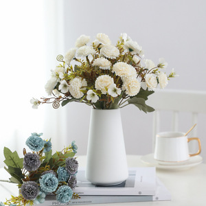 Ramo de Claveles Artificiales, Flores de Seda Blancas, Decoración para el Hogar, Decoración para Bodas, 5 Ramas, Han Shuang - Product Image 1