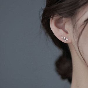 Orecchini a Perno a Forma di Foglia per Donne, Brillanti Orecchini Botanici, Gioielli di Moda per Uso Quotidiano - Product Image 4
