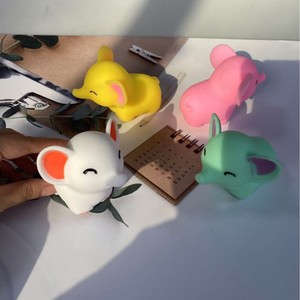 Elefante de Goma Creativo Antiestrés, Juguete Musical para Apretar y Ventilar, Novedoso Regalo de Broma para Niños (4-6 Años) - Product Image 3