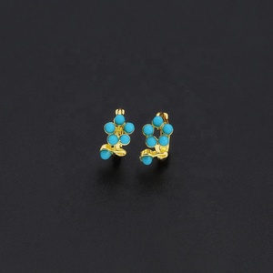 Pendientes Pequeños de Estilo Indio al por Mayor, Chapados en Oro, con Circonita como Piedra Principal, Estilo Clásico y Delicado, Ideales para Fiestas - Product Image 4
