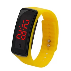 Montre-bracelet sport à bande numérique LED bon marché de fabrication personnalisée avec logo 2025, montre pour hommes et enfants, vente en gros de montres-bracelets sport - Product Image 1