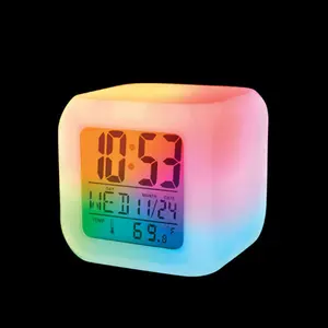 Numérique led 7 couleurs changeantes horloge de table d'alarme