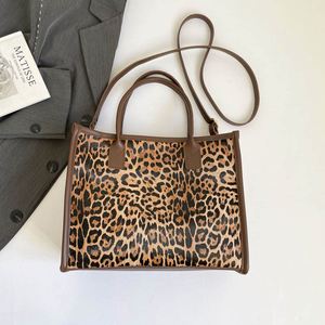 Bolso de Hombro de PU Impermeable de Lujo para Mujer, Bolso de Mano Casual, Bolso de Viaje Duradero con Cierre de Cremallera - Product Image 3