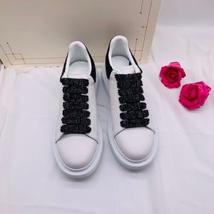 Zapatillas deportivas de diseñador para hombre, unisex, MC Sneakers Mqqueen, transpirables, con cordones, de lujo, estilo casual, de cuero, con suela gruesa. - Product Image 4