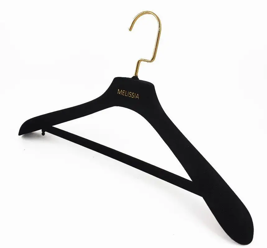 Luxus Premium schwarzer Samt Kunststoff Kleiderbügel mit Querstange haltbaren Kleiderbügel mit individuellem Logo für die Anzeige
