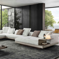 Canapé d'angle italien léger de luxe rembourré en lin en forme de L avec pieds en acier inoxydable pour villa, salon, design minimaliste