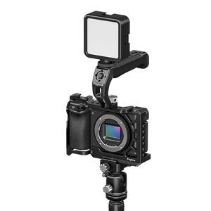 Cage de caméra personnalisable pour <span class=keywords><strong>Sony</strong></span> A6500/A6400/A6300/A6000 en aluminium avec supports de sabot froid et fils de 1/4 ". - Product Image 4