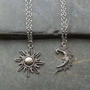 Neue silberne Farbe Sonne und Mond Halsketten Kette Paar von himmlischen besten Freunden Geschenk für Freund lange Halsketten Anhänger Männer Frauen