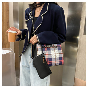 Gros sac fourre-tout <span class=keywords><strong>de</strong></span> luxe chaîne ouverte double <span class=keywords><strong>grille</strong></span> classique lettre <span class=keywords><strong>mot</strong></span> imprimé sac à main à bandoulière pour les femmes - Product Image 2