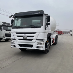 Camion Mobile della betoniera di trasporto del cemento di HOWO Sinotruck 12cbm 8x4 con i pezzi di ricambio - Product Image 4