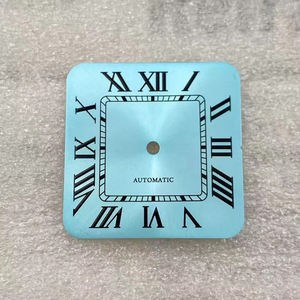 Nuevo reloj New Roman Square con esfera de calendario de 6 puntos, equipado con un movimiento luminoso NH35, caja de acero inoxidable de 26.9x26.9mm. - Product Image 4
