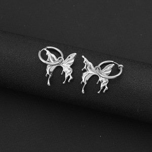 Pendientes de Mariposa de Diseño Sencillo y Exclusivo 2026, Pendientes Colgantes de Acero Inoxidable de Lujo Ligero para Mujer, Joyería de Moda al por Mayor - Product Image 1