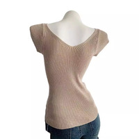 Nouveau style tempérament coupe ajustée col en V profond montrant la figure manches volantes mince à manches courtes pull tricoté T-shirt pour les femmes