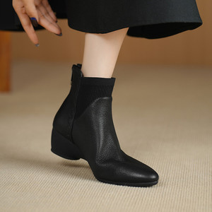 รองเท้าบูททรงยาวสไตล์เรโทรสำหรับผู้หญิง ดีไซน์หรูหรา ทำจากหนังแท้ งานแฮนด์เมด พื้นรองเท้ากันลื่น กันน้ำ ทนทาน สีพื้น หัวแหลม - Product Image 6