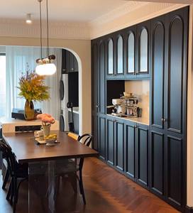 Buffet de salle à manger français noir mat de luxe - Porte en verre cintré et éclairage LED, bar à café + rangement pour espaces de vie opulents - Product Image 1