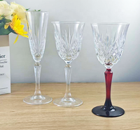 Verres à pied de style verre taillé vintage, gobelets à vin rétro gravés, design couleur personnalisé, vente en gros d'usine pour mariages, bars et fêtes