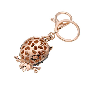 Porte-clés hibou tendance en métal plaqué or avec chaînes et cristaux scintillants, pendentif pour sac ou voiture - Product Image 5