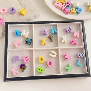Perline acriliche grandi con lettere UV lucide per creazione fai da te di borse, portachiavi e ciondoli - Vendita all'ingrosso - Product Image 6