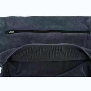 Toalla Deportiva de Secado Rápido y Absorbente de Sudor con Bolsillo Seguro para Teléfono - Product Image 5