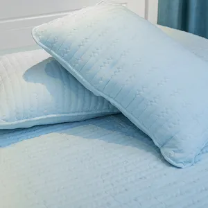 Couvre-lit matelassé en coton 100% polyester doux de haute qualité