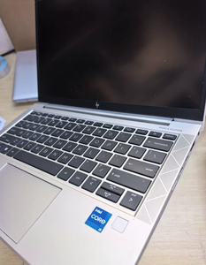 Portátil Ligero de Metal EliteBook 830 G8 I5-1135G7/<span class=keywords><strong>i7</strong></span>-<span class=keywords><strong>1165G7</strong></span> con 8 GB de RAM + 256 GB de SSD y Pantalla de 13.3 Pulgadas - Product Image 2