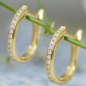 Orecchini a Cerchio Tiffany & Co. con Diamanti, Oro 18K, Taglio Brillante Rotondo, Colore G, Diamanti Naturali, Classici da Donna per Uso Quotidiano - Product Image 3