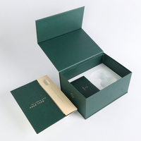 Boîtes cadeaux rigides pliables magnétiques vert sauge, emballage en papier biodégradable pour bougies, portefeuilles avec lamination mate et doublure en éponge