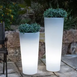 Venda quente de alta tecnologia LED jardim Vaso Plástico vaso de flores quadrado vaso de flores plantador de vaso de flores levou solar